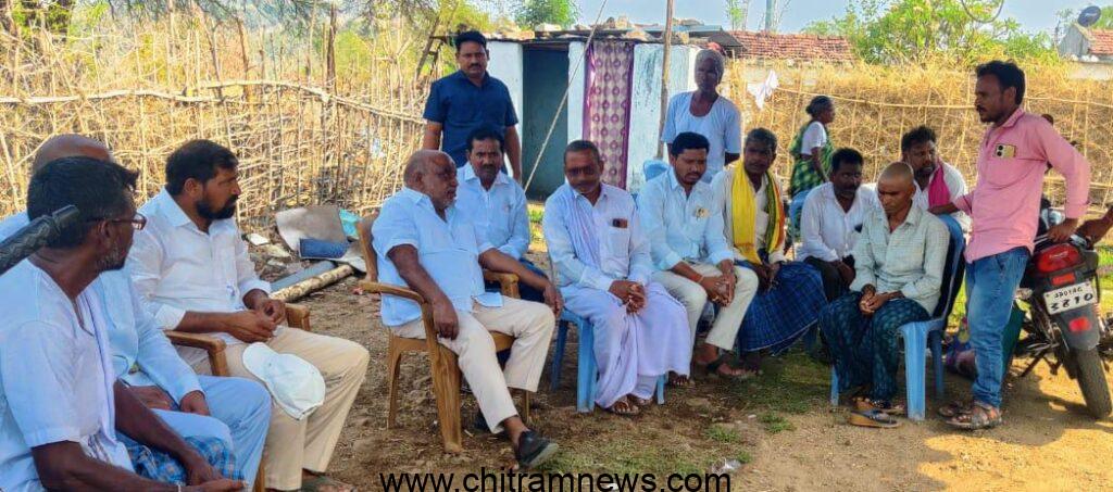 రైతుల ఆత్మహత్యలు బాధాకరం.. జోగు రామన్న.