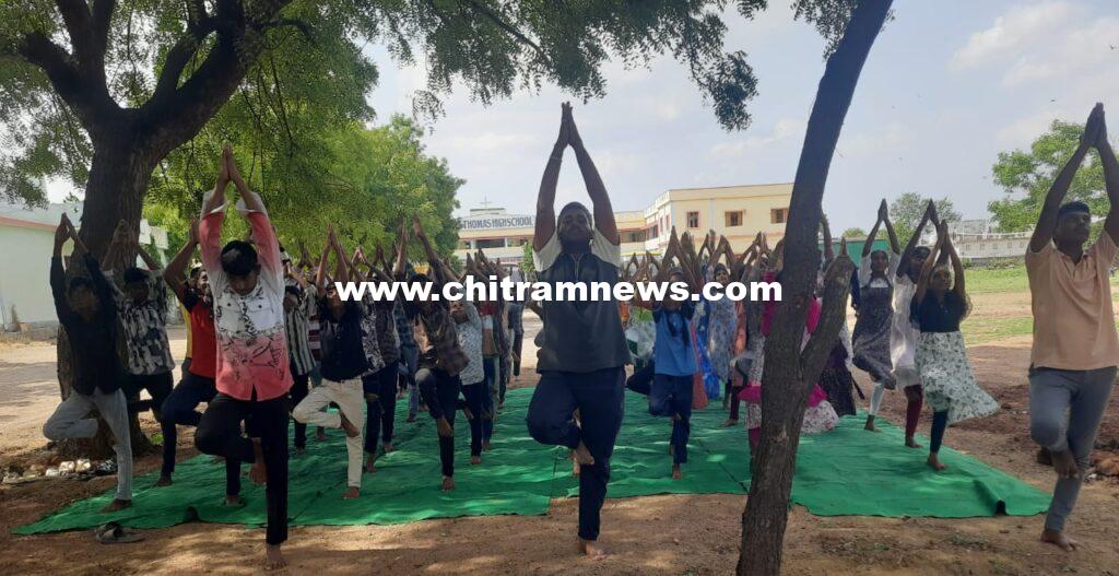 సెయింట్ థామస్ పాఠశాలలో ఘనంగా అంతర్జాతీయ యోగ దినోత్సవం.