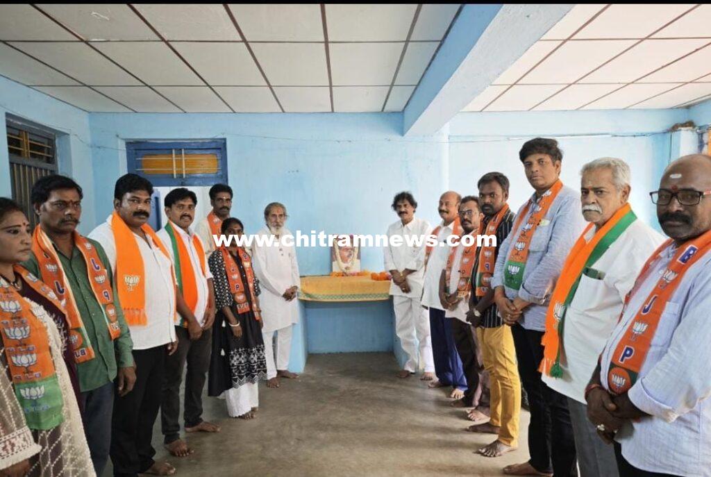 పెద్దాపురంలో శ్యామ ప్రసాద్ ముఖర్జీ బలిదాన్ దివస్ కార్యక్రమాన్ని నిర్వహించిన బీజేపీ నాయకులు