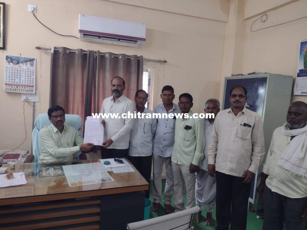 చౌక ధరల దుకాణాలలో రాయితీపై నిత్యావసర సరకులు ఇవ్వాలి