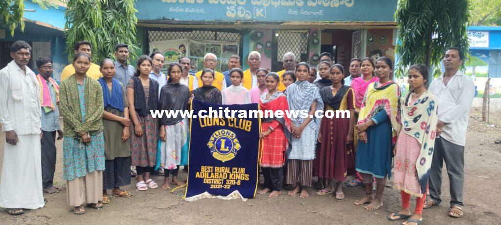 గిరిజన యువతులకు ఉచిత కుట్టు శిక్షణ 