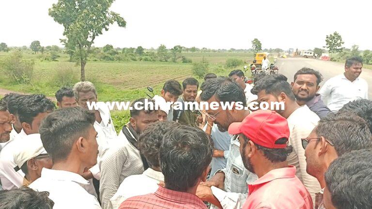 బైక్ దొంగలను పట్టుకొని పోలీసులకు అప్పగింత