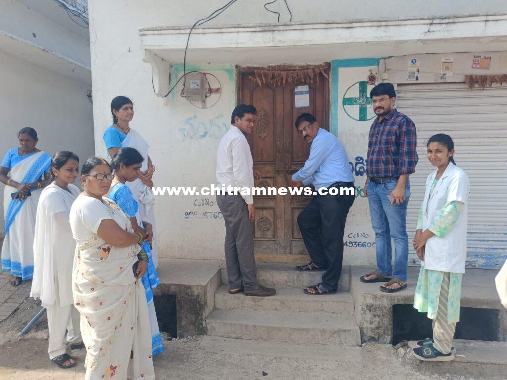 పొచ్చర సబ్‌సెంటర్ తనిఖీ చేసిన డీఎంహెచ్ఓ నరేందర్ రాథోడ్