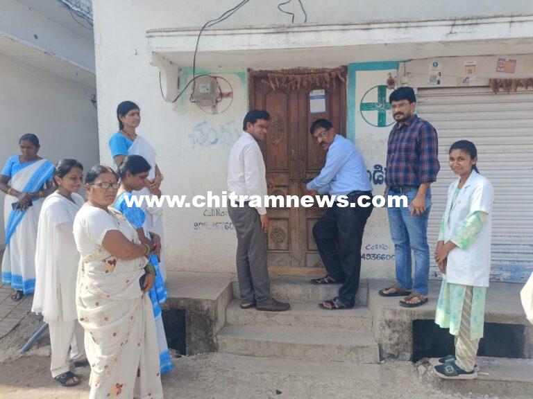 పొచ్చర సబ్‌సెంటర్ తనిఖీ చేసిన డీఎంహెచ్ఓ నరేందర్ రాథోడ్