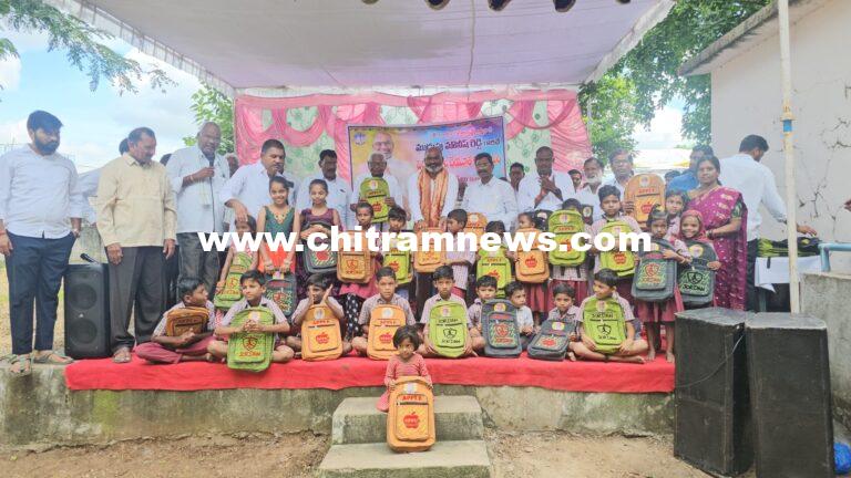 ప్రభుత్వ పాఠశాలల అభివృద్ధికి ప్రతి ఒక్కరు కృషి చేయాలి 