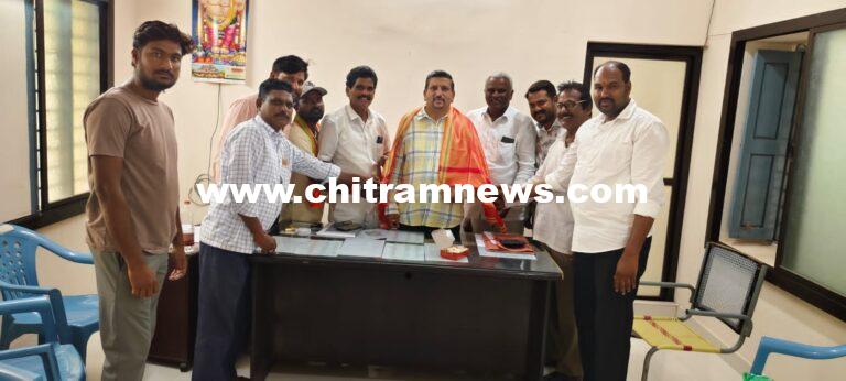 ఎంపీడీవోకు బీజేపీ నాయకుల సన్మానం