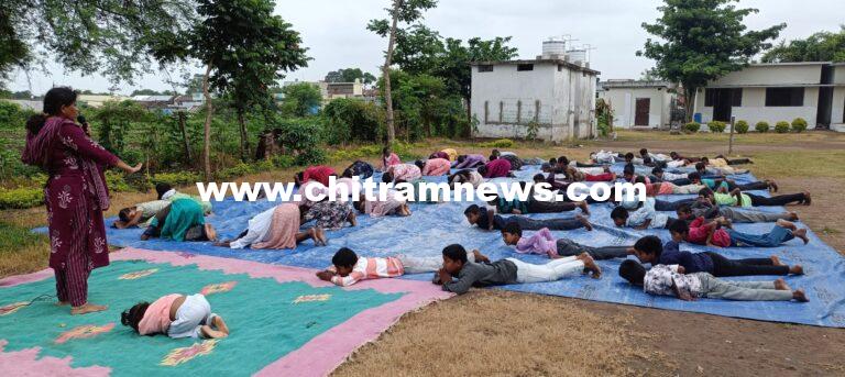 ఆరోగ్య పాఠశాలలో యోగా కార్యక్రమం
