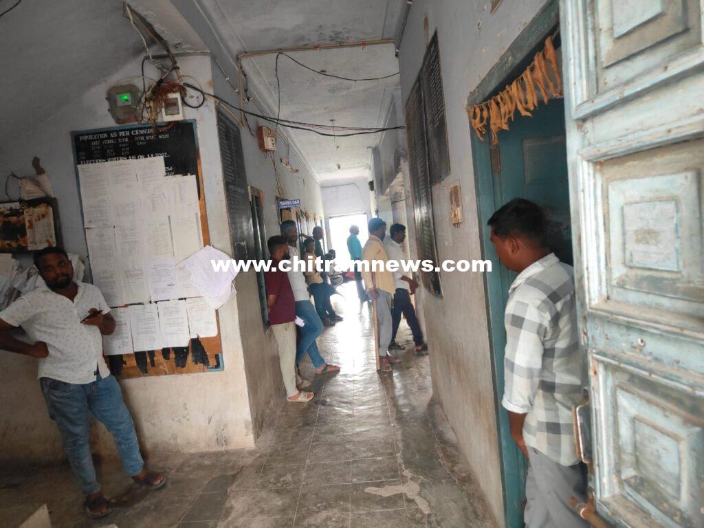 కొత్త రేషన్ కార్డుల కోసం ఇబ్బందులు