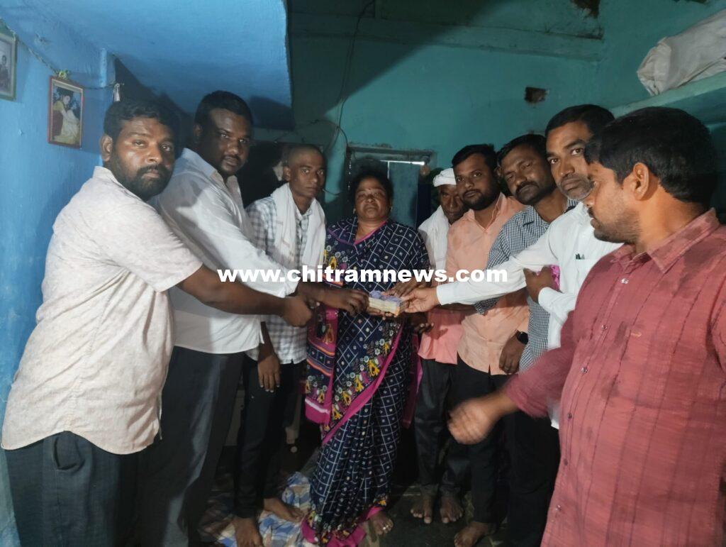 ఆర్మీ జవాన్ ఆకాష్ కుటుంబానికి  రూ.50 వేలు ఆర్థిక సాయం అందజేత