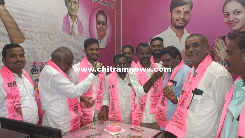 బేలలో  ఘనంగా మాజీ మంత్రి కేటీఆర్ జన్మదిన వేడుకలు