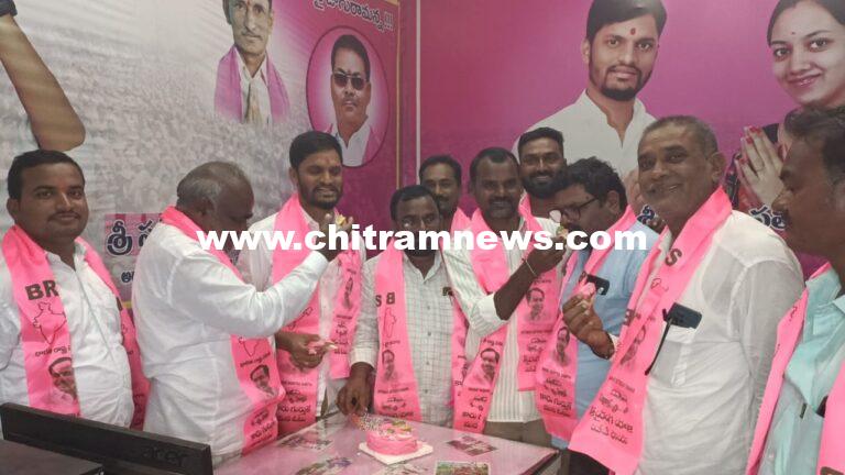 బేలలో  ఘనంగా మాజీ మంత్రి కేటీఆర్ జన్మదిన వేడుకలు