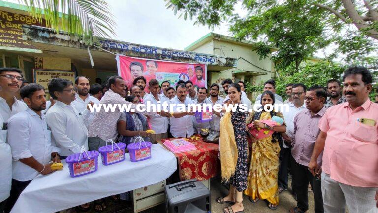 కేటీఆర్ పుట్టినరోజు సందర్భంగా బాలింతలకు కేసీఆర్ కిట్ పంపిణీ