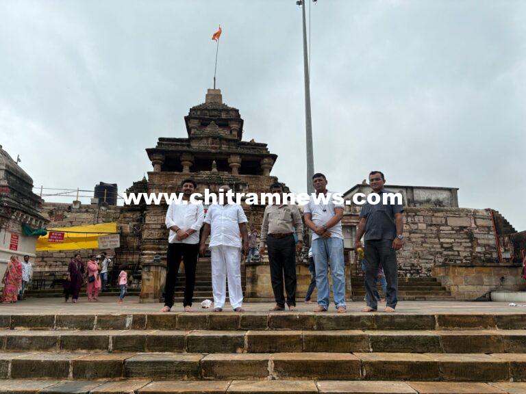 రాంటెక్ ఆలయాన్ని సందర్శించిన మాజీ మంత్రి జోగురామన్న