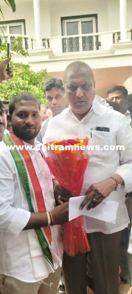 స్థానిక సంస్థల ఎన్నికల్లో అవకాశం ఇవ్వాలి