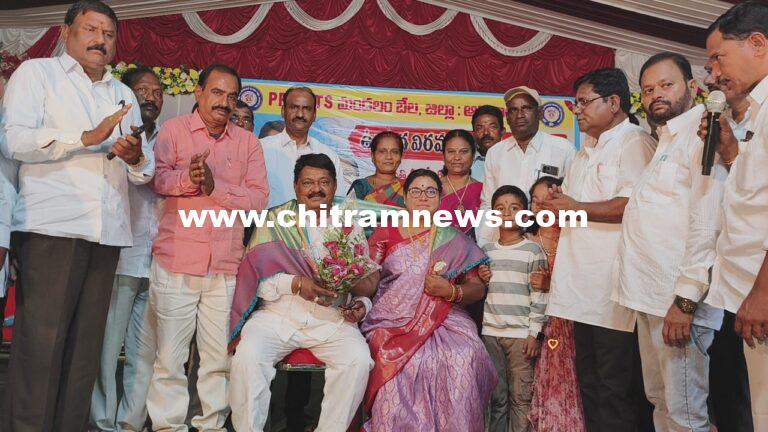 ఘనంగా ఎంఈఓ కోల నరసింహులుకు సన్మానం 