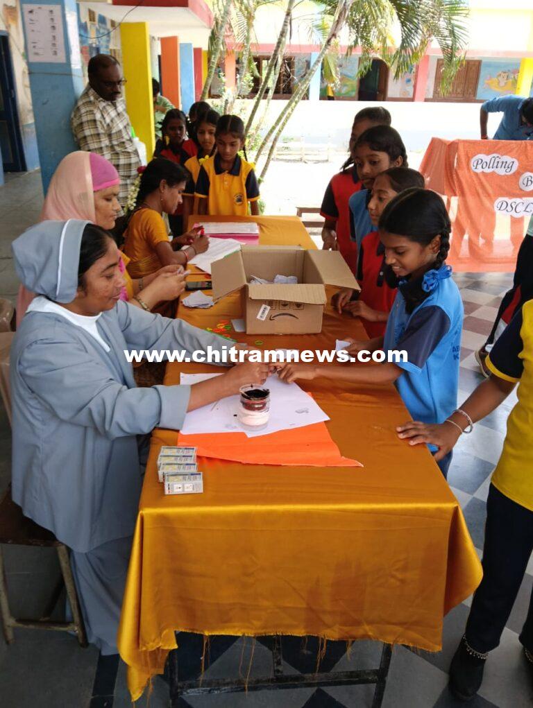 సెయింట్ థామస్ పాఠశాలలో మాక్ పోలింగ్