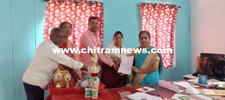 ఔట్ సోర్సింగ్ సిబ్బంది మెమోరండం అందజేత 