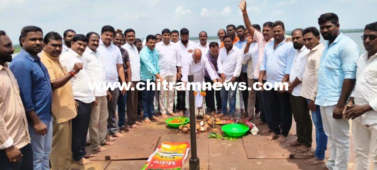 గడ్డెన్న వాగు ప్రాజెక్ట్ నీటి విడుదల చేసిన ఎమ్మెల్యే రామారావ్ పటేల్