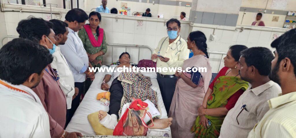 రిమ్స్ లో  బాధితులకు పరామర్శ