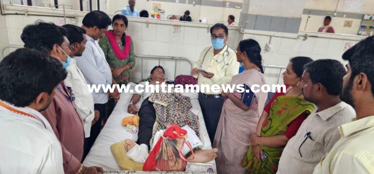 రిమ్స్ లో  బాధితులకు పరామర్శ