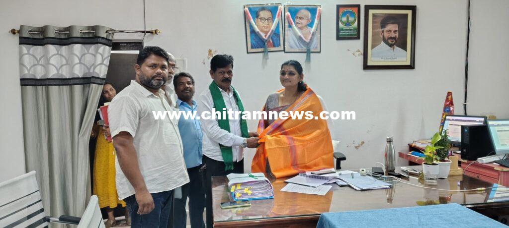 ఆర్డీవో ను కలిసిన బోథ్ వ్యవసాయ మార్కెట్ కమిటి చైర్మన్ బొడ్డు గంగారెడ్డి 