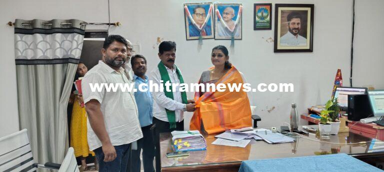 ఆర్డీవో ను కలిసిన బోథ్ వ్యవసాయ మార్కెట్ కమిటి చైర్మన్ బొడ్డు గంగారెడ్డి 