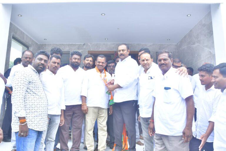 కాంగ్రెస్ నాయకులు బీజేపీలో చేరిక