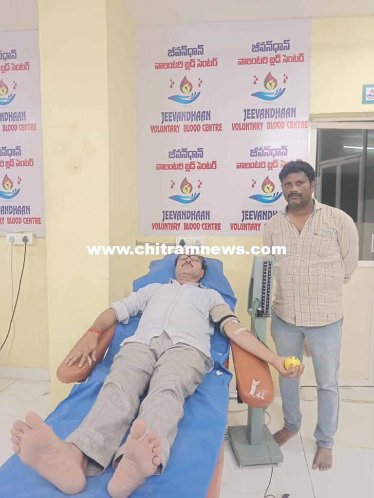 రక్తదానం చేసి మానవత్వం చాటుకున్న సాయినాథ్ 