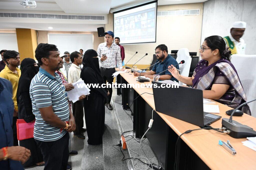 ప్రజావాణి దరఖాస్తులను త్వరితగతిన పరిష్కరించాలి