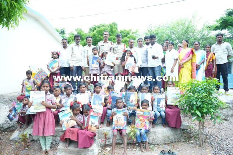 విద్యార్థులు మంచిగా చదువుకొని ఉన్నతంగా ఎదగాలి 