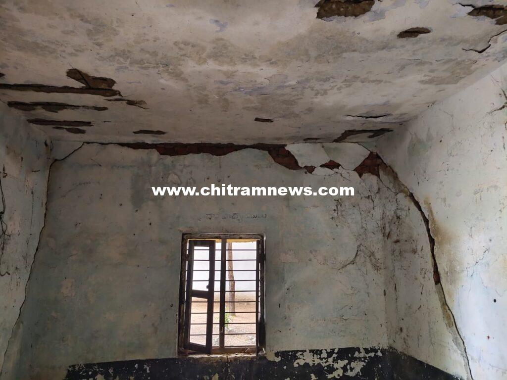 శిథిలావస్థలో హాంపోలి ప్రాథమిక పాఠశాల