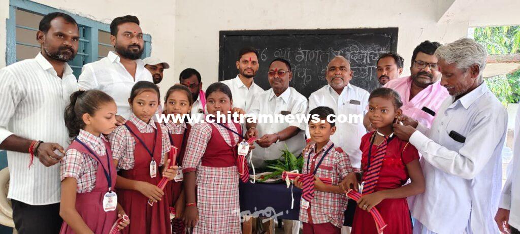 విద్యార్థులు  కష్టపడి చదివి  ఉన్నతంగా ఎదగాలి