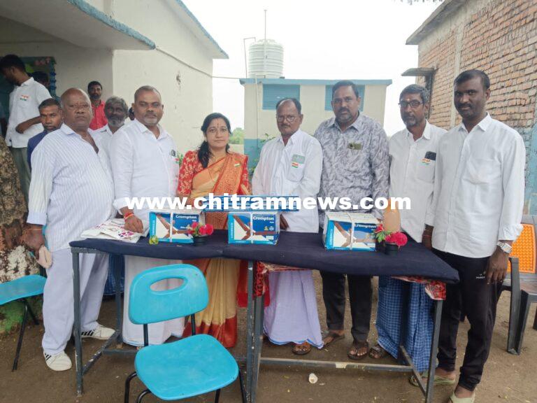 మామిడి మల్లారెడ్డి, ముక్కెర ప్రభాకర్ ల దాతృత్వం