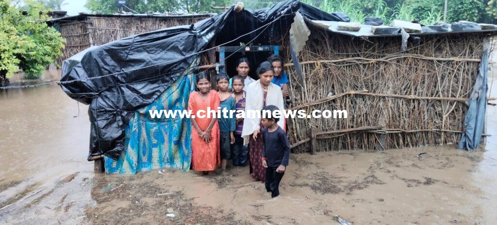 కుండపోత  వర్షం.. గ్రామాలు అతలాకుతలం