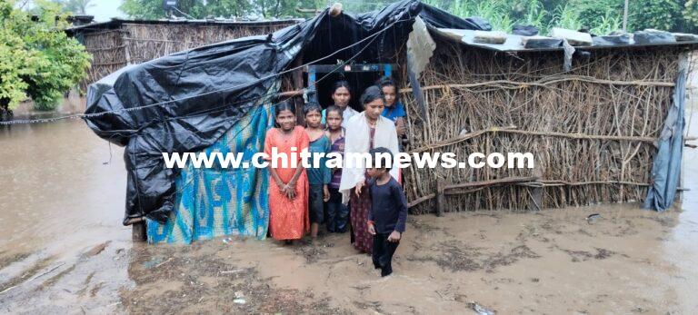 కుండపోత  వర్షం.. గ్రామాలు అతలాకుతలం