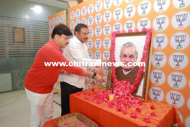 దేశానికి వాజపేయి చేసిన సేవలు మరువలేనివి