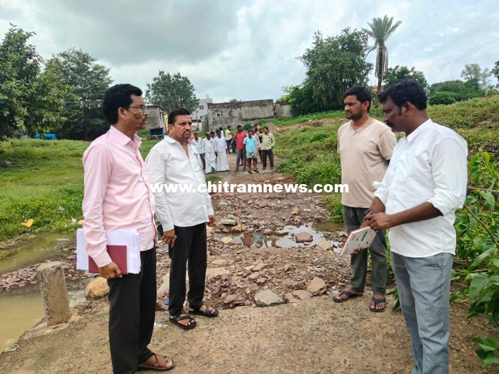 బెల్లూరి గ్రామంలో పర్యటించిన మండల అధికారులు