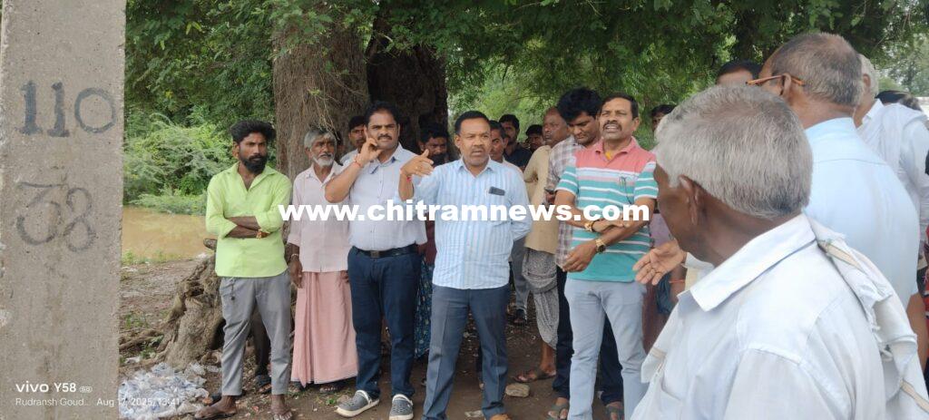 పెన్ గంగా నదిని సందర్శించిన తహసీల్దార్ రఘునాథరావు