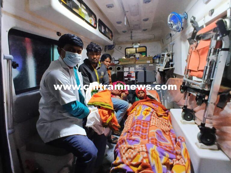 అంబులెన్స్ లో ప్రసవం..తల్లీ బిడ్డలు క్షేమం