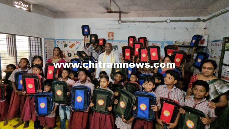 కష్టపడి చదివి ఉన్నత స్థానాలకు ఎదగాలి