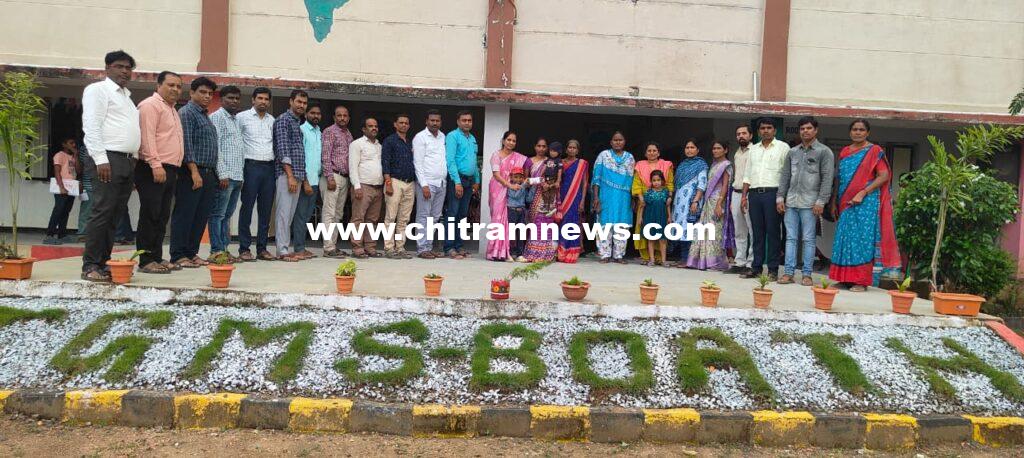 విద్య నేర్పిన గురువు కుటుంబానికి ఆర్థిక చేయూత