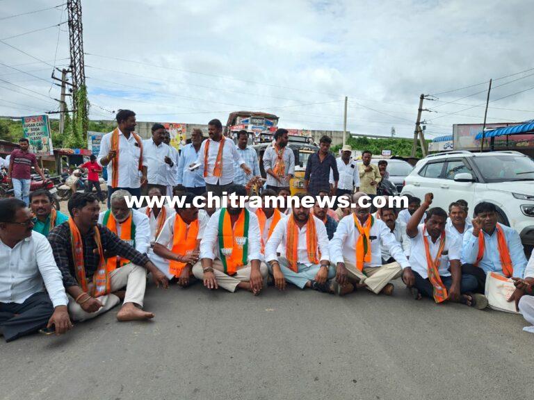 కాంగ్రెస్ ఇచ్చిన హామీలను నెరవేర్చాలి