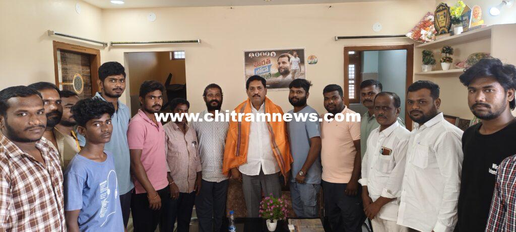 ఆడే గజేందర్ ని కలిసిన నేరడిగొండ భగత్ సింగ్ కాలనీవాసులు