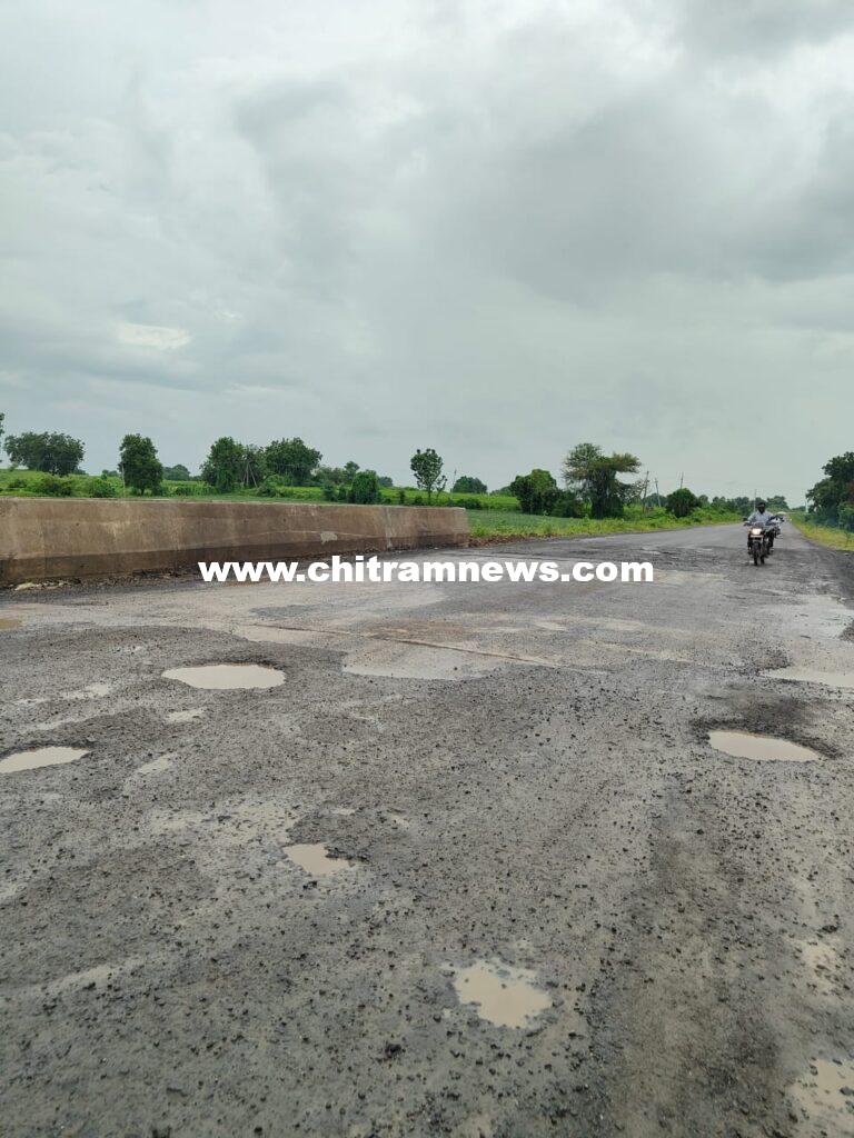 Bhoraj to bela road danger – భోరజ్ నుంచి బేల రోడ్డు డేంజర్