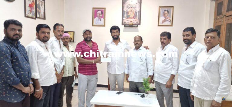 BOATH MLA -సీఎంఆర్ఎఫ్ చెక్కులు అందజేసిన బోథ్ ఎమ్మెల్యే అనిల్ జాదవ్