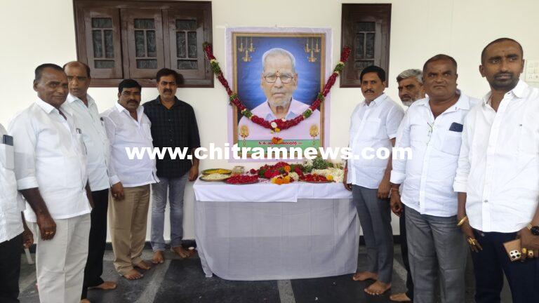 AADE GAJENDER- బోథ్ నియోజకవర్గ కాంగ్రెస్ పార్టీ ఇంఛార్జి ఆడే గజేందర్ పరామర్శ  చిత్రం న్యూస్, నేరడిగొండ