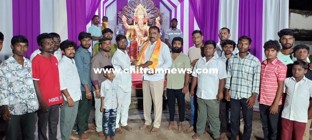 గణనాథునికి కాంగ్రెస్ నాయకుడు లోక ప్రవీణ్ రెడ్డి పూజలు