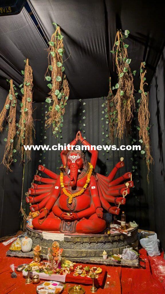 ఆకట్టుకుంటున్న శివశక్తి గణేషుడు