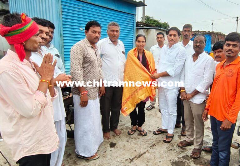 ఉద్యోగం సాధించిన సరస్వతి అందరికీ స్ఫూర్తి – ఆడే గజేందర్