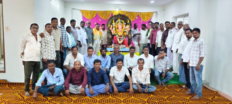 వినాయక మండపాలను దర్శించుకున్న బోథ్ మాజీ ఎంపీపీ తుల శ్రీనివాస్ 